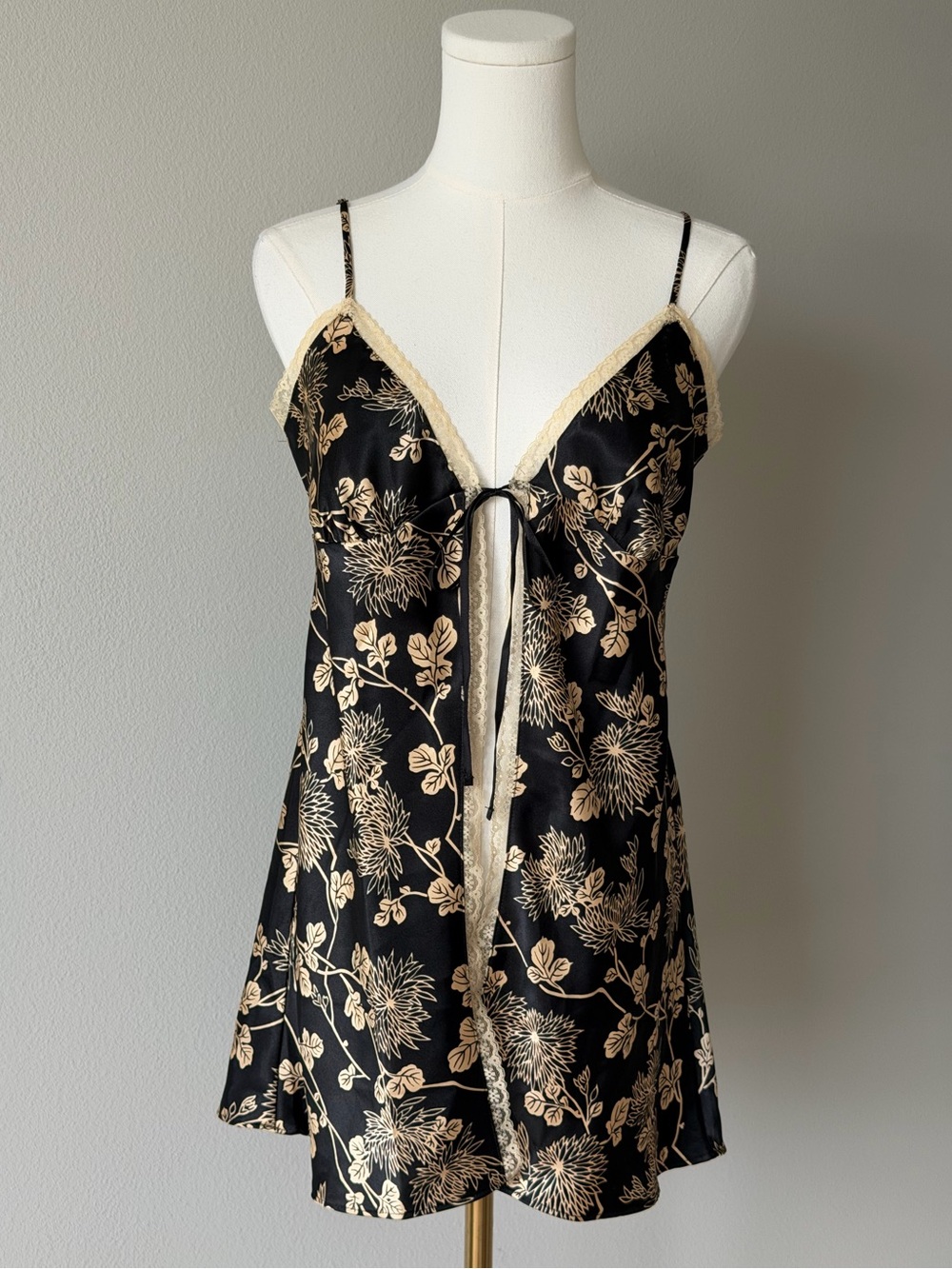 Victoria's Secret Babydoll Black Floral Satin Lingerie Tie Front Sexy Negligee